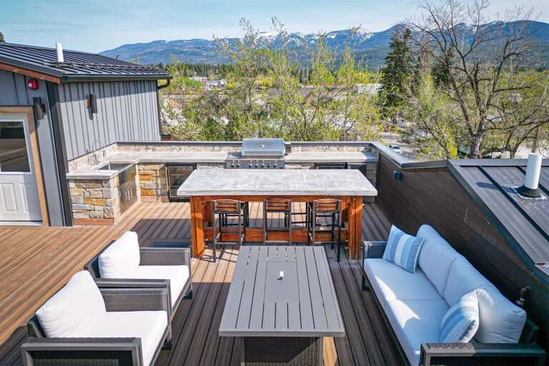 Relax and take in the incredible mountain views from the shared O`Brien rooftop patio | Exterior